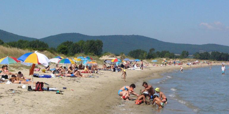 Изпращат 20 000 ученици и учители на почивка безплатно